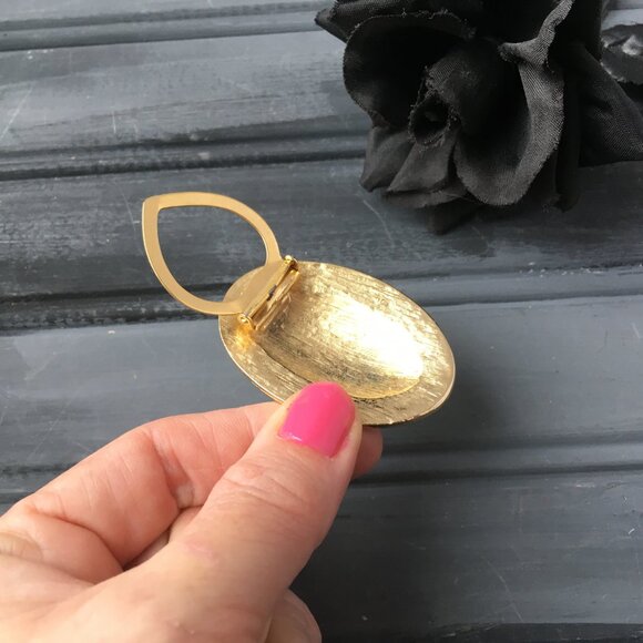 Gold Metal Collar Clip - Picture 5 of 9